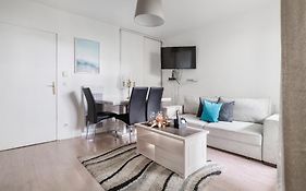 Appartement spacieux avec terrasse près de Paris et du Stade de France